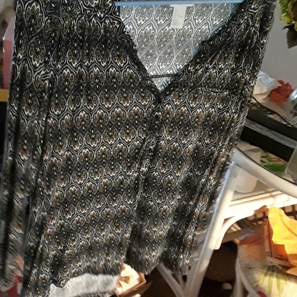 Blouse,Navy blue,bits of gold,white.
